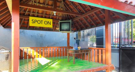 Lobby 2 SPOT ON 2288 Kost Mittasukha Family