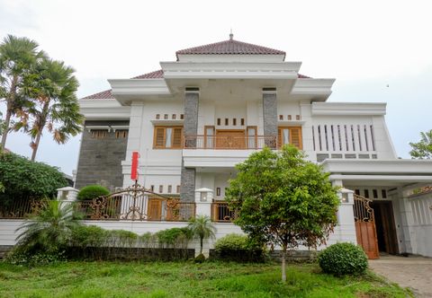 Bangunan OYO 2295 Daffi Family Residence