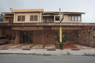 Bangunan 4 SPOT ON 2358 Aster Homestay