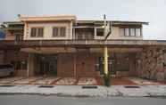 Bangunan 2 SPOT ON 2358 Aster Homestay