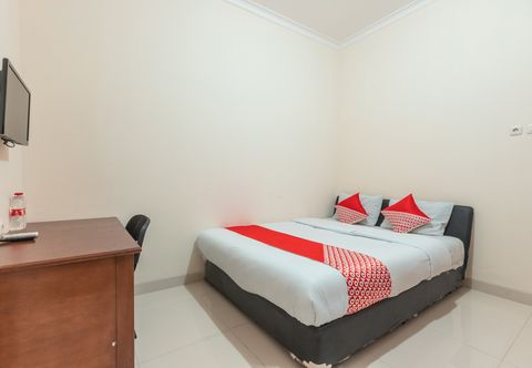 寝室 OYO 2364 Cempaka Harapan Indah