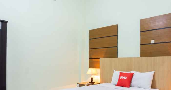 Bedroom OYO 3803 Hotel Wonojati Syariah Malang