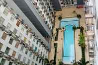 สระว่ายน้ำ Jardin Apartemen by Tempat Singgah