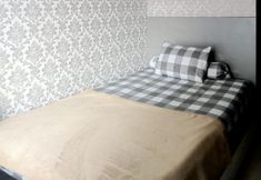 침실 6 Jardin Apartemen by Tempat Singgah