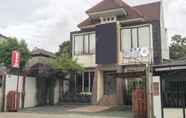 Luar Bangunan 4 OYO 2469 Sutomo Homestay