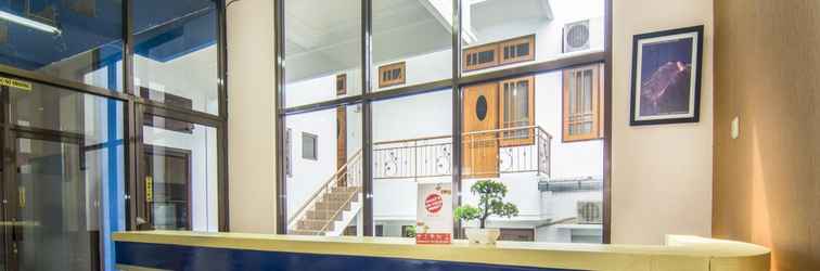 Lobi OYO 2469 Sutomo Homestay