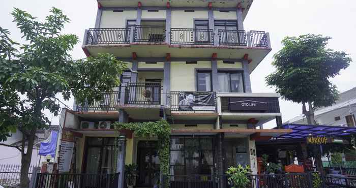 Exterior OYO Life 2215 Al' Yuafa Near RSU Premier Surabaya Kota Surabaya