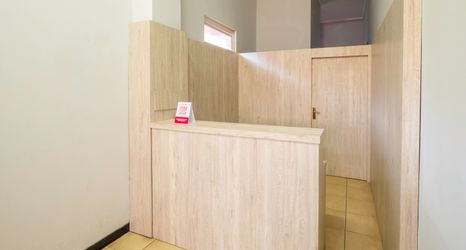 ロビー 2 Hotel O The Karins Guesthouse Syariah