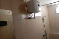 Toilet Kamar Apartment Vida View 27 L by Liny