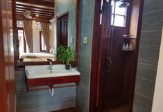 In-room Bathroom 7 Chaluenxay Villa