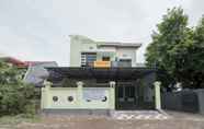 Exterior 3 SPOT ON 2461 Pondok Haikal Almira