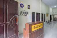 Lobby SPOT ON 2461 Pondok Haikal Almira