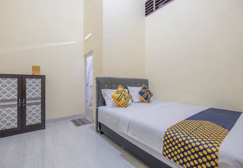 침실 SPOT ON 2461 Pondok Haikal Almira