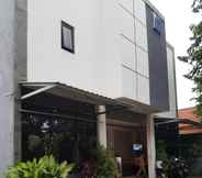 Bangunan 5 Value Bed & Breakfast