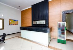Lobi 5 Super OYO 2436 Hotel Kencana