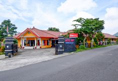 외관 5 OYO 2403 Hotel Bip Solo