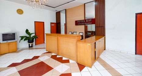 로비 2 OYO 2403 Hotel Bip Solo