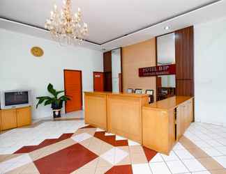 Lobby 2 OYO 2403 Hotel Bip Solo