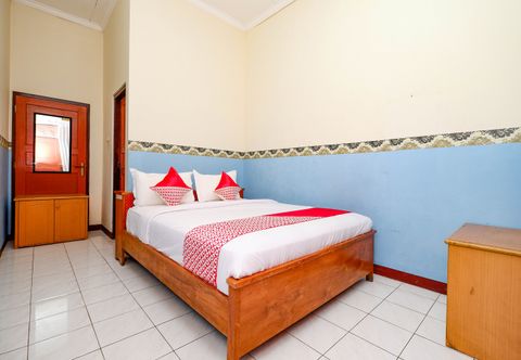 침실 OYO 2403 Hotel Bip Solo