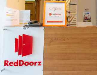 Lobby 2 RedDoorz near C5 Kalayaan Avenue Makati