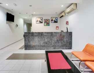 Lobi 2 OYO 89615 T Family Hotel