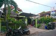 Bangunan 3 SPOT ON 2531 Tri Putra Residence