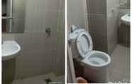 In-room Bathroom 2 Apartment Altiz Bintaro by PnP Rooms