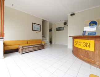 Lobby 2 SPOT ON 2426 Hotel Aget Jaya Ii