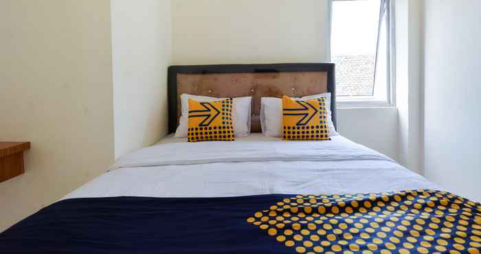 Kamar Tidur SPOT ON 2422 Kost Laguna