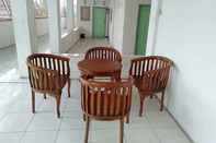 Common Space OYO 1705 Lyfriska Residence Syariah