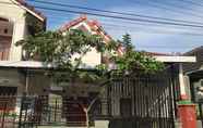 Luar Bangunan 2 Uswah House