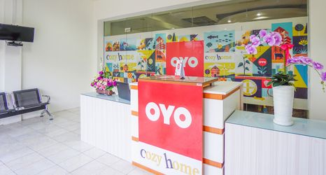 로비 2 OYO 1838 COZY Home