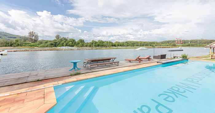 Swimming Pool Iwp Wake Park & Resort Hotel