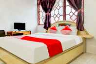 Kamar Tidur OYO 2301 Hocky Guest House