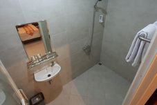 In-room Bathroom Hotel Luvido Simpang Lima