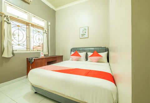 침실 OYO 2227 Raka Residence Syariah Karawang