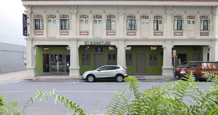 Bên ngoài ST Signature Jalan Besar 