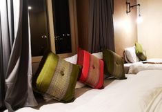 Kamar Tidur 5 Phonethip Plaza Hotel
