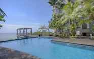 Kolam Renang 2 Golden Tulip Balikpapan Hotel and Suites