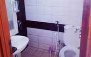 Toilet Kamar 4 Apartment Margonda Residence 3 By Reslin