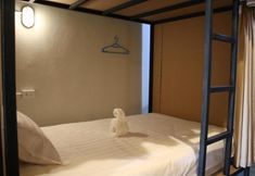 Bedroom 5 Bed Terminal Hostel & Cafe