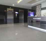 Lobby 2 Apartemen Gunawangsa Merr by Rava Home