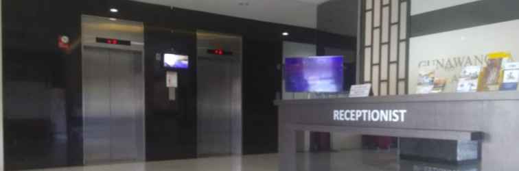 Lobby Apartemen Gunawangsa Merr by Rava Home