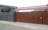 Exterior 5 OYO 2333 Kost Flamingo