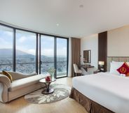 Kamar Tidur 5 Regalia Gold Hotel Nha Trang