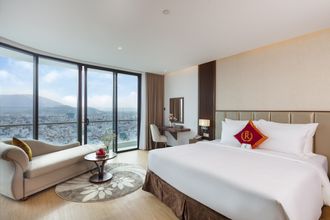 Kamar Tidur 4 Regalia Gold Hotel Nha Trang