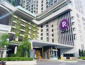 Bangunan 2 The Robertson by White Forest Suites