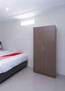 BEDROOM OYO 2444 Sera House Near RS Condong Catur