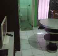 In-room Bathroom 4 2 Bedroom Residence at Apartment Kalibata City By Aisyah 21 Property