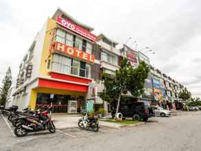 Luar Bangunan 4 SUPER OYO 89583 Grove Hotel